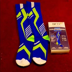 NFTY Compression Socks 🧦 2pr 🌲 🌲